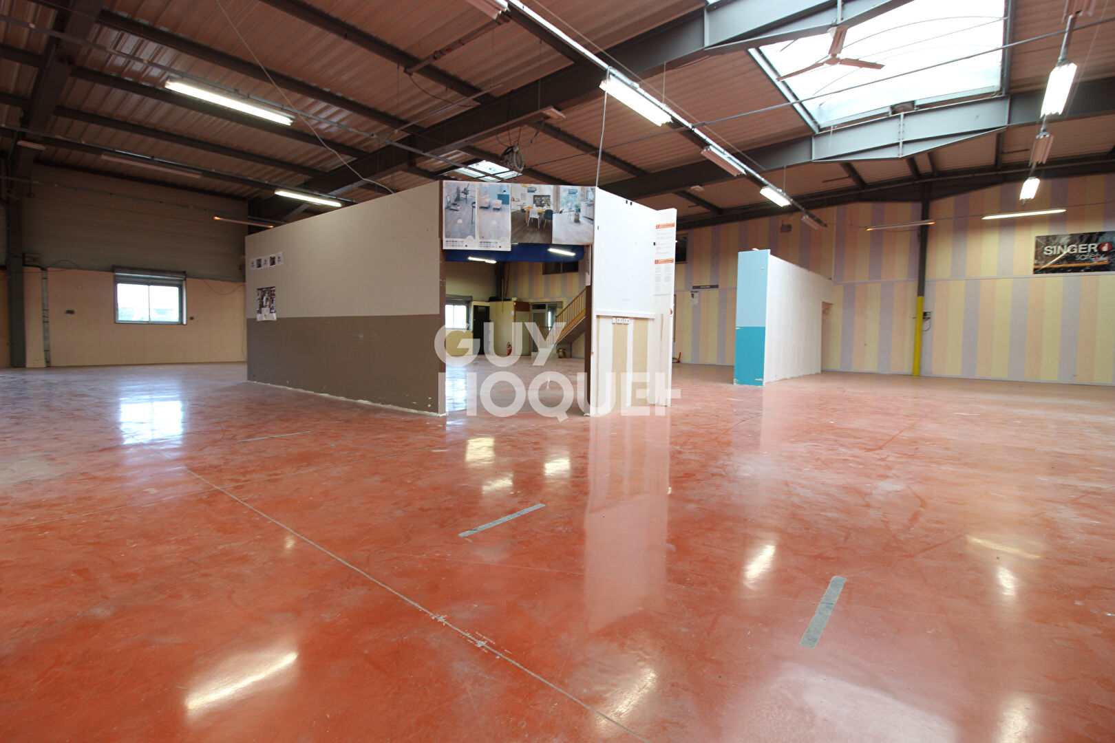 À SAISIR - Vaste local d'activité aux volumes exceptionnels