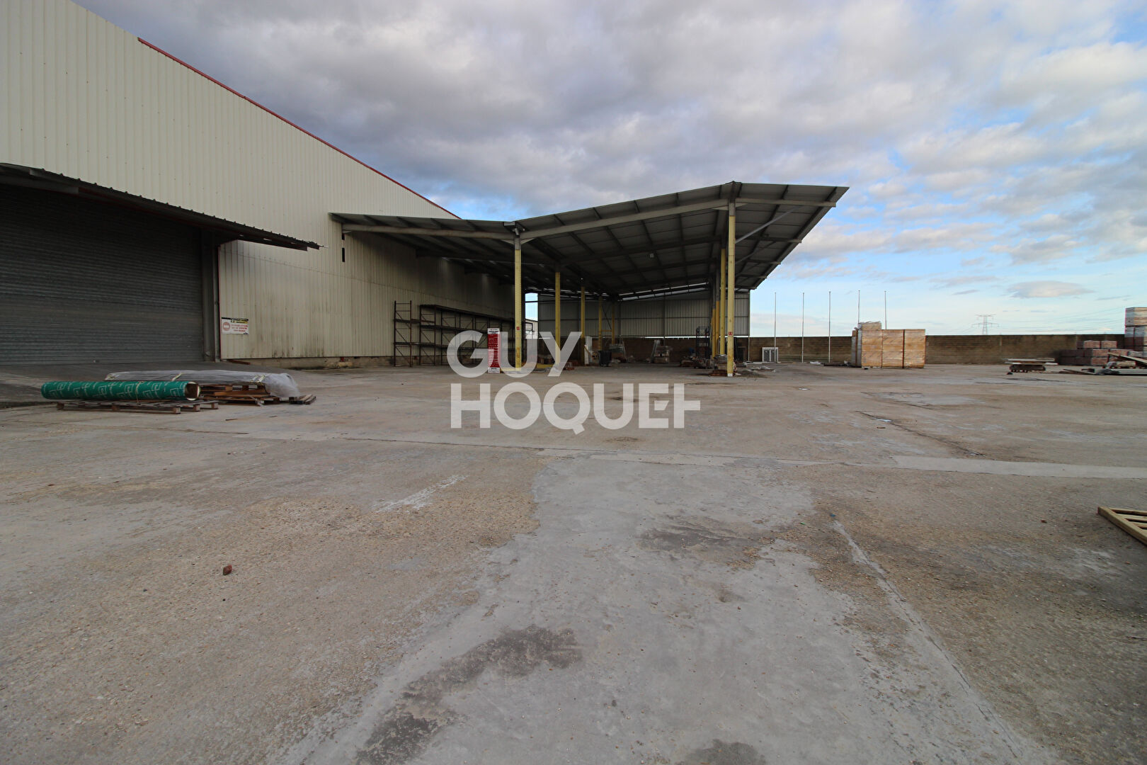 À SAISIR - Vaste local d'activité aux volumes exceptionnels