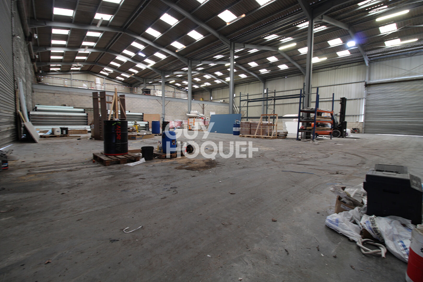 À SAISIR - Vaste local d'activité aux volumes exceptionnels