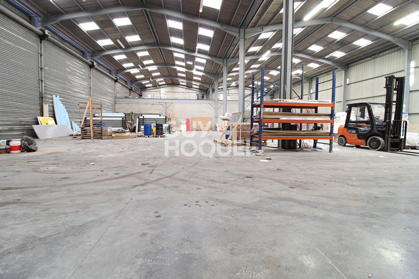 À SAISIR - Vaste local d'activité aux volumes exceptionnels