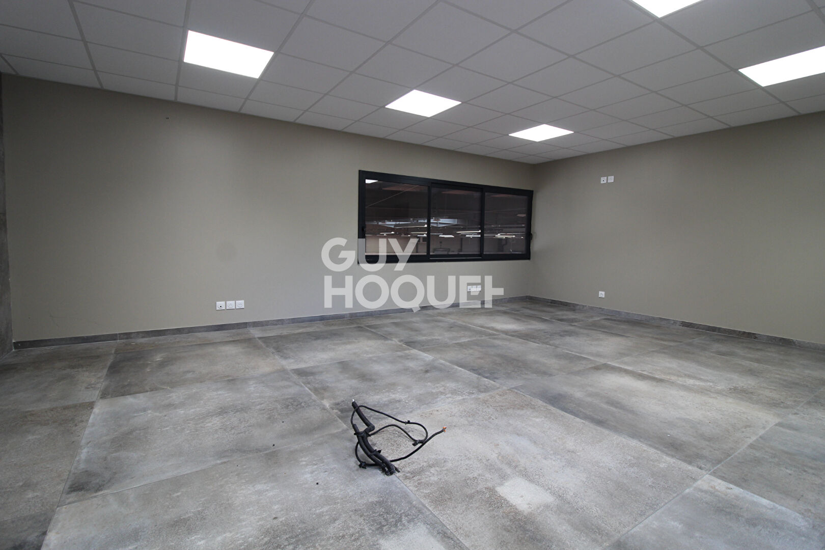 À SAISIR - Vaste local d'activité aux volumes exceptionnels
