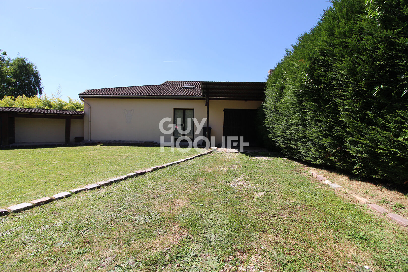 À VENDRE  Charmante maison avec dépendance à Verneuil-l'Étang