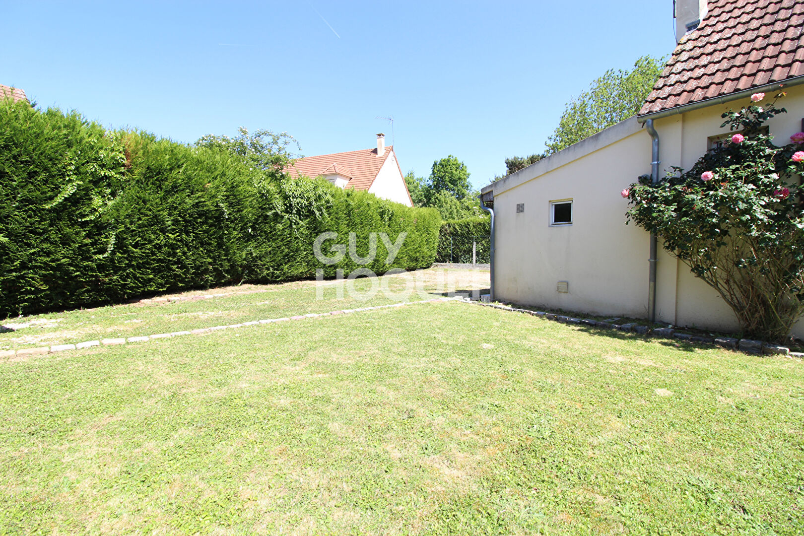 À VENDRE  Charmante maison avec dépendance à Verneuil-l'Étang