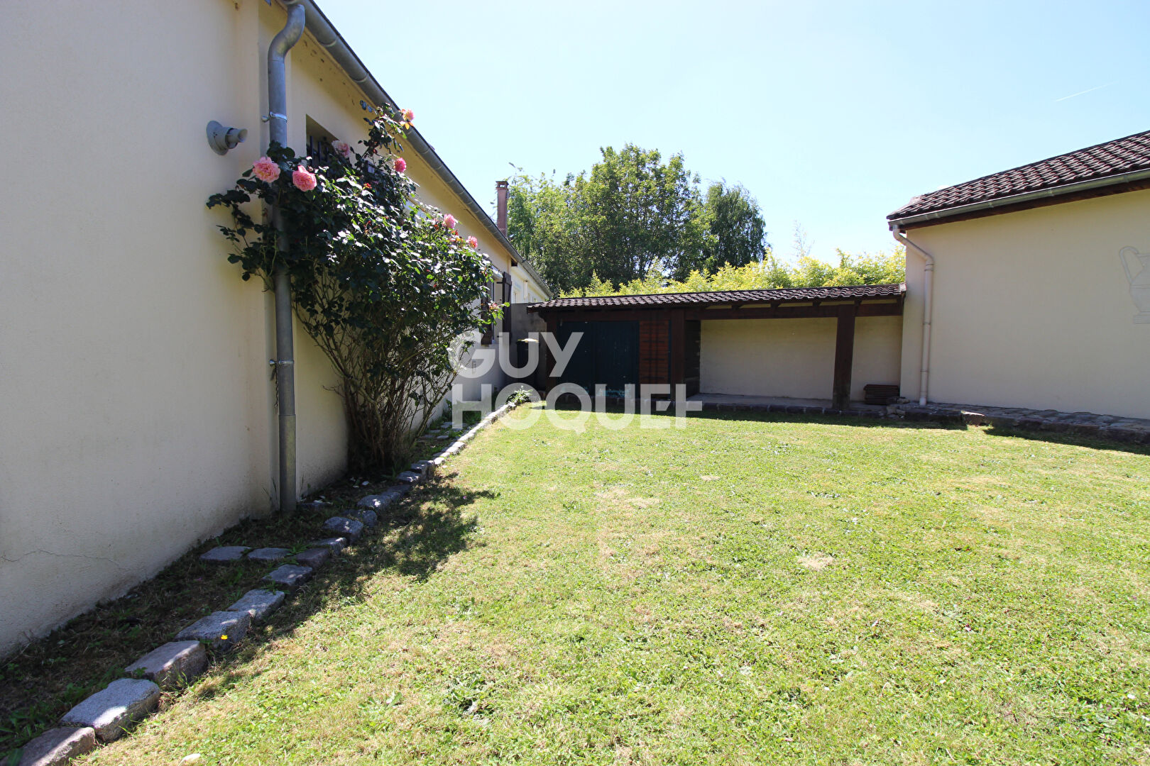 À VENDRE  Charmante maison avec dépendance à Verneuil-l'Étang