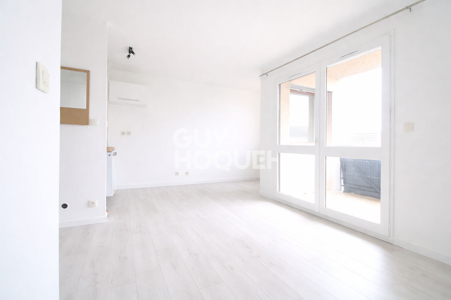 Appartement Brie Comte Robert 26.15 m2 avec un balcon et stationnement