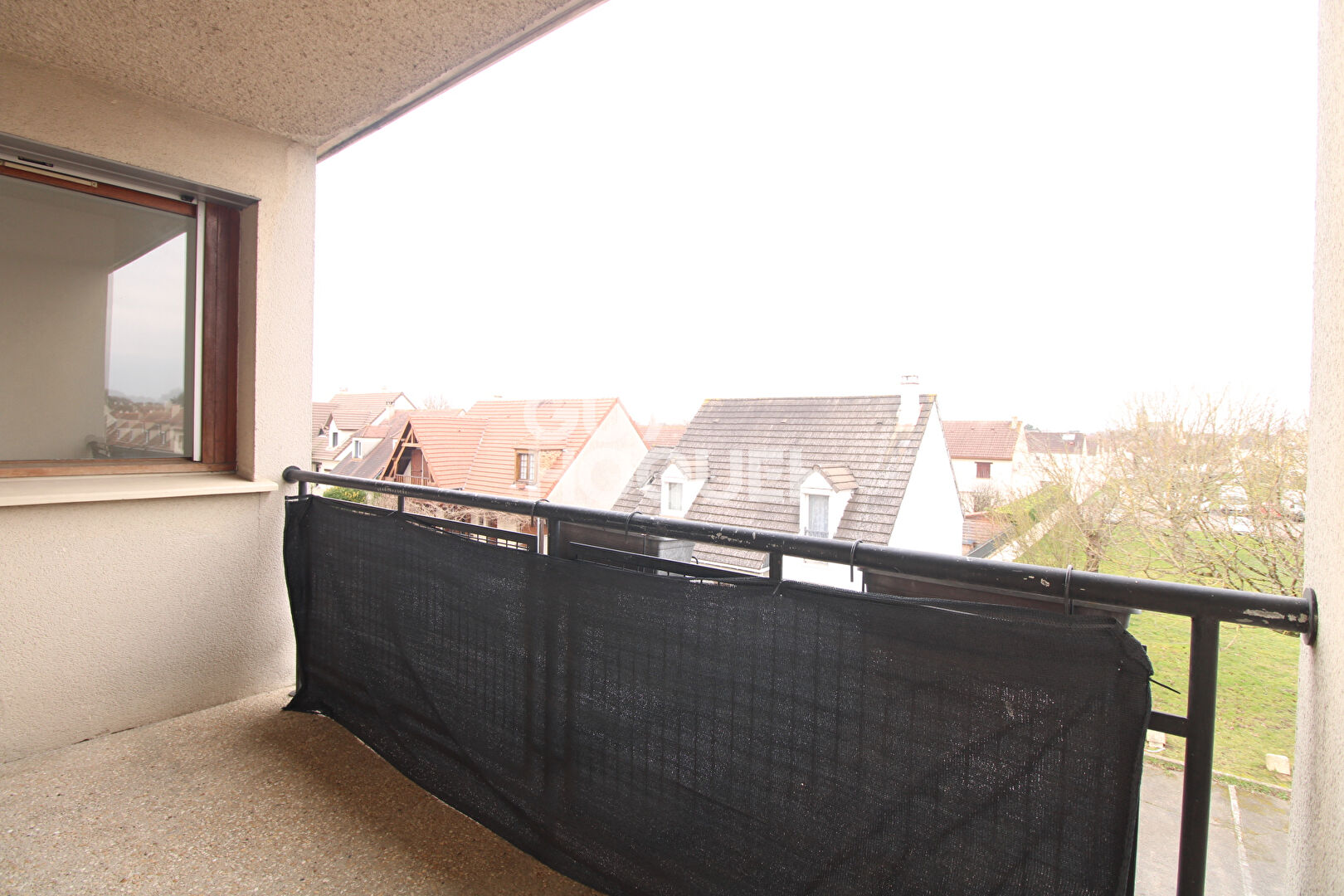 Appartement Brie Comte Robert 26.15 m2 avec un balcon et stationnement