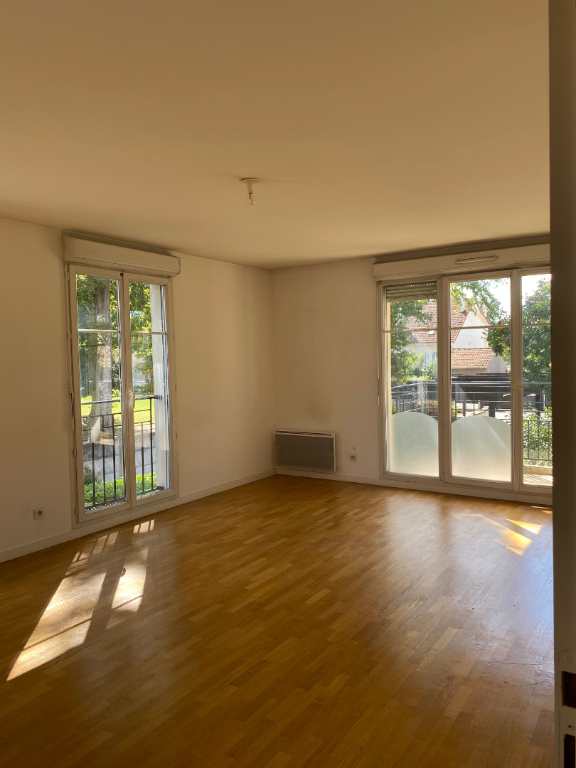LE PLESSIS TREVISE : appartement F3 en location