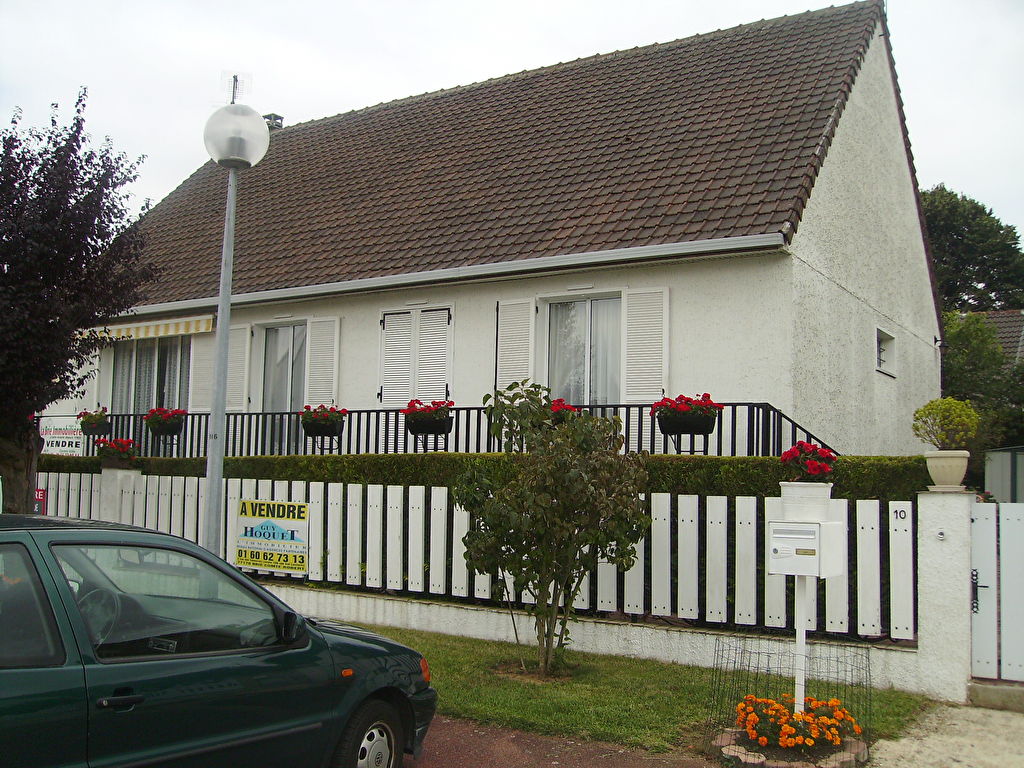 10 ' BRIE : Pavillon plain pied avec sous-sol!!