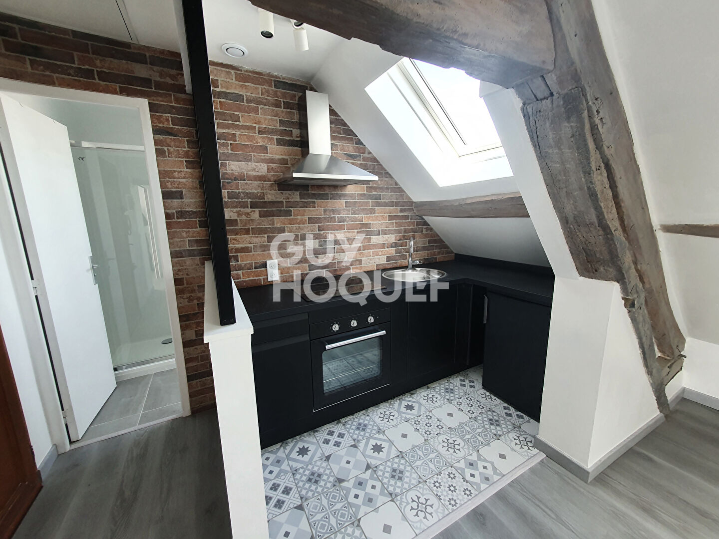 COUBERT : Studio rénové à neuf avec espace nuit en location