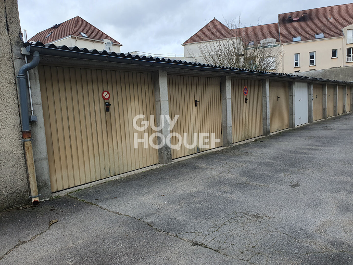 Box pour véhicule -  Pontault-Combault - Proche Gare