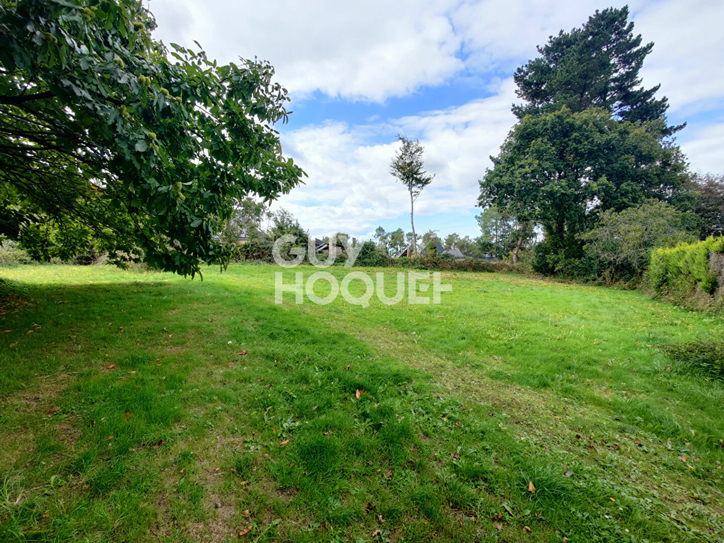 Terrain constructible de 1000 m2 à Sérent