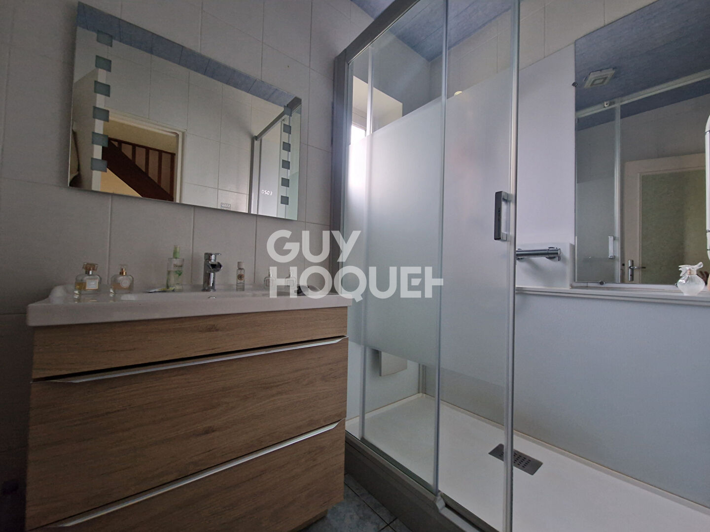 MAISON DANS LE BOURG DE SERENT !