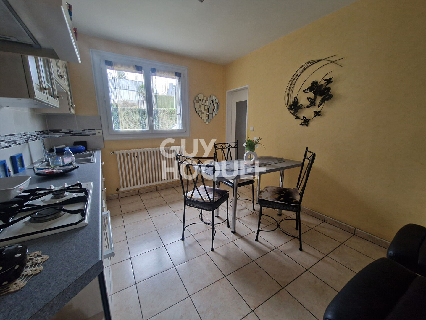 MAISON DANS LE BOURG DE SERENT !