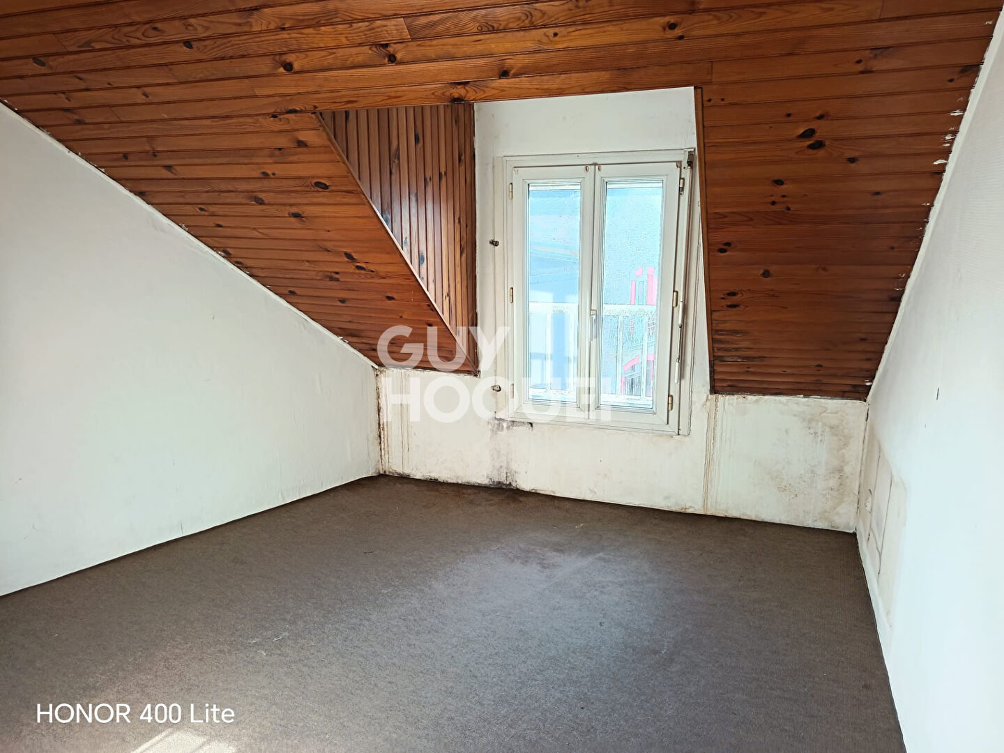 À vendre - local commercial et son logement 4 pièces à Locminé.