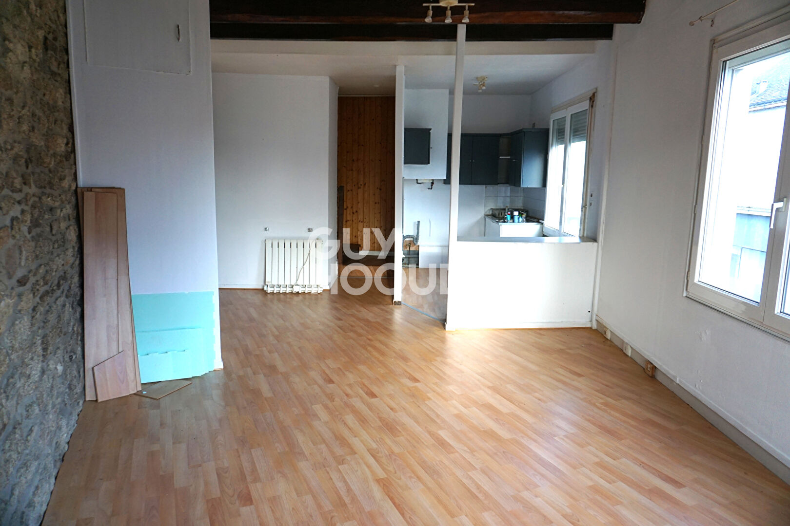 À vendre - local commercial et son logement 4 pièces à Locminé.