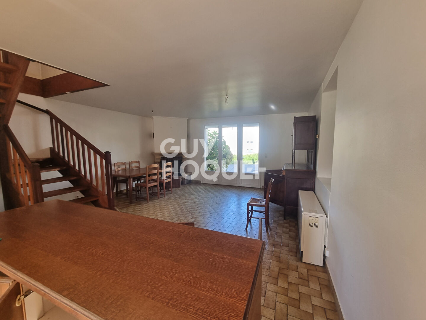 LARRE : ensemble de 2 maisons sur grand jardin  en centre bourg