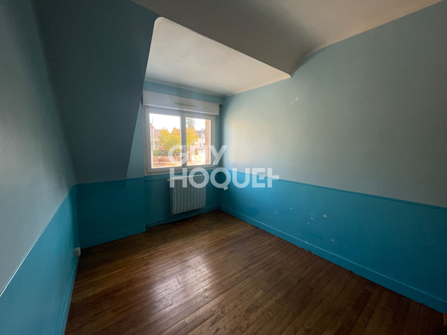 Maison en pierre dans le bourg Saint-Guyomard