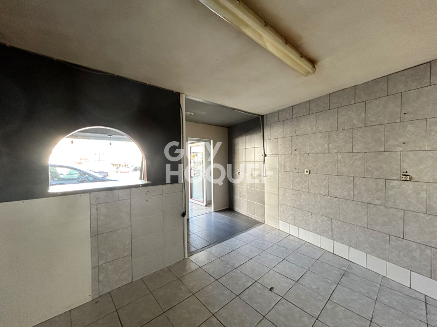 Immeuble à vendre à Moréac - local commercial et appart.4 pièces, 110 m²