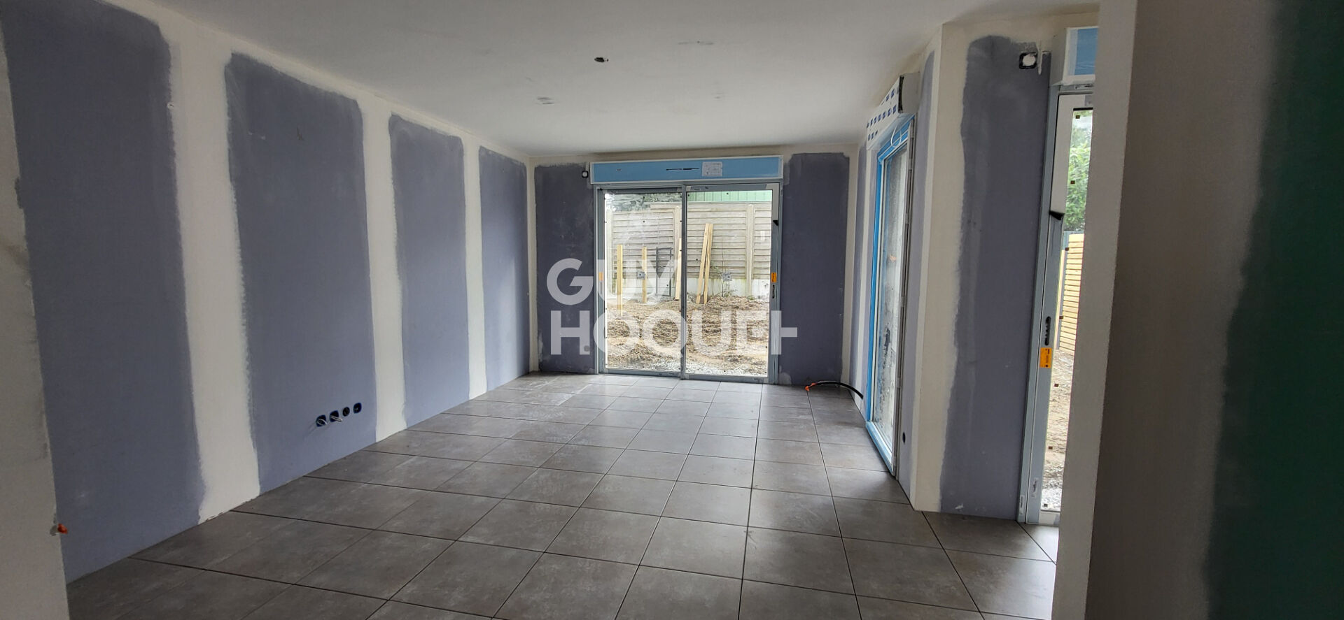Maison moderne à vendre à GRAND CHAMP - 3 chambres, jardin et confort moderne !