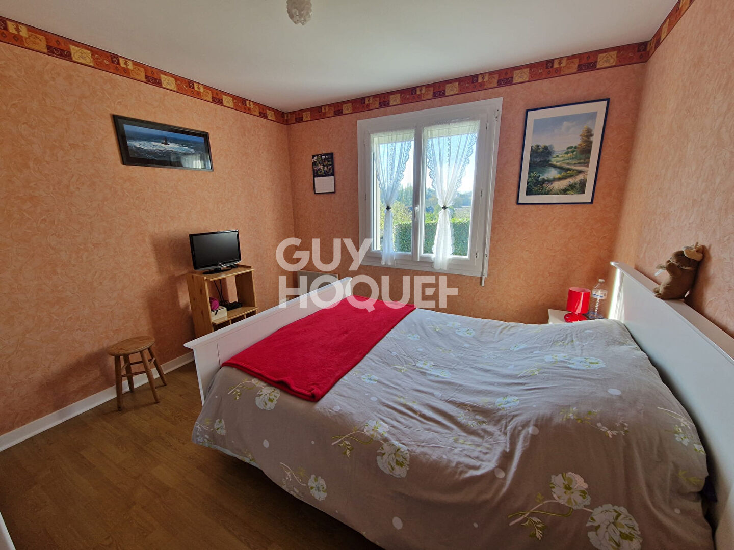 MAISON DANS LE BOURG DE SERENT