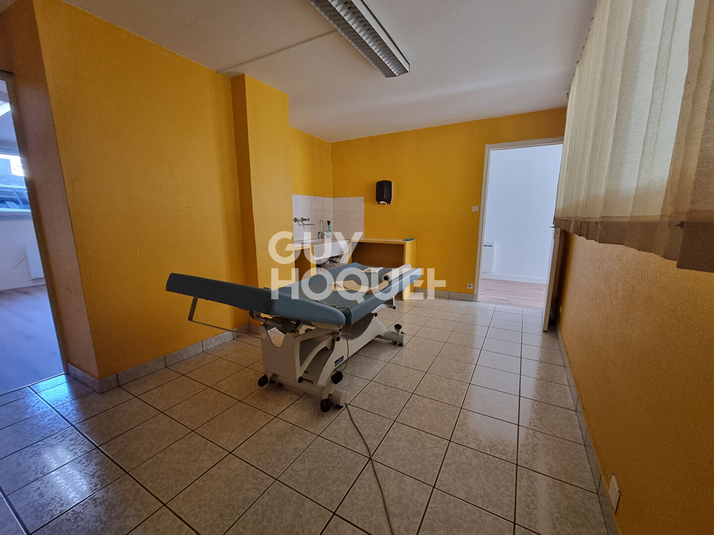 Local professionnel d'environ 90M² en vente à VANNES