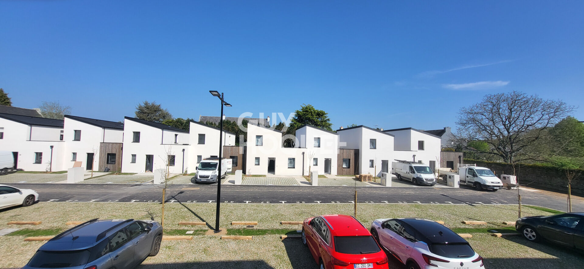 À Vendre !  Place de Parking en Plein Centre de Grand-Champ (56390)