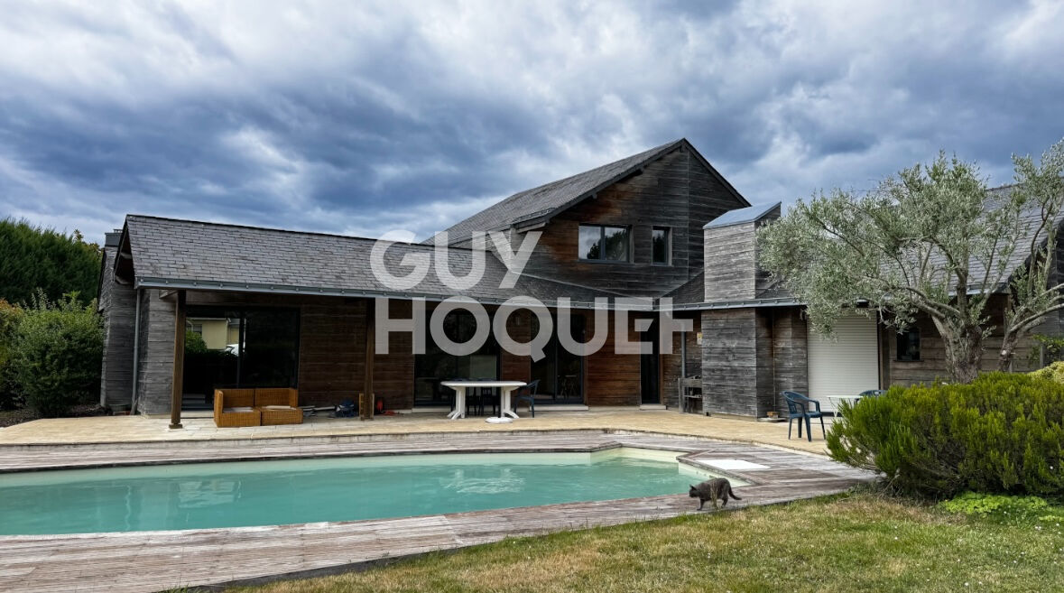 Maison à vendre à THEIX NOYALO avec piscine
