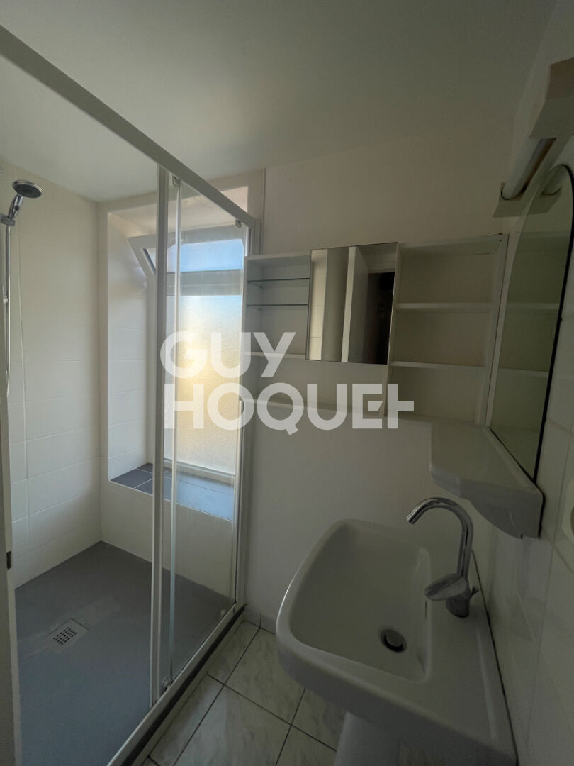 Maison en pierre à vendre dans le bourg de Plumelec