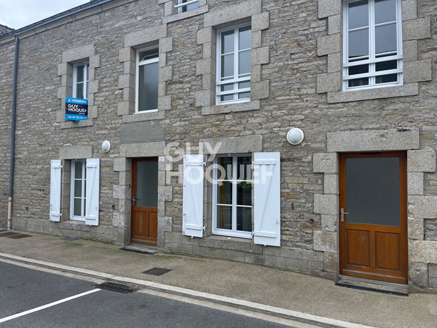 Maison en pierre à vendre dans le bourg de Plumelec