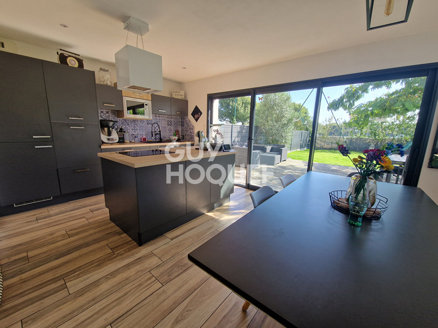 RARE ! MAISON CONTEMPORAINE DANS LE BOURG D'ELVEN