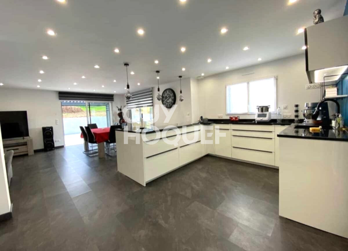 Maison contemporaine à vendre à GRAND CHAMP - Référence 6143