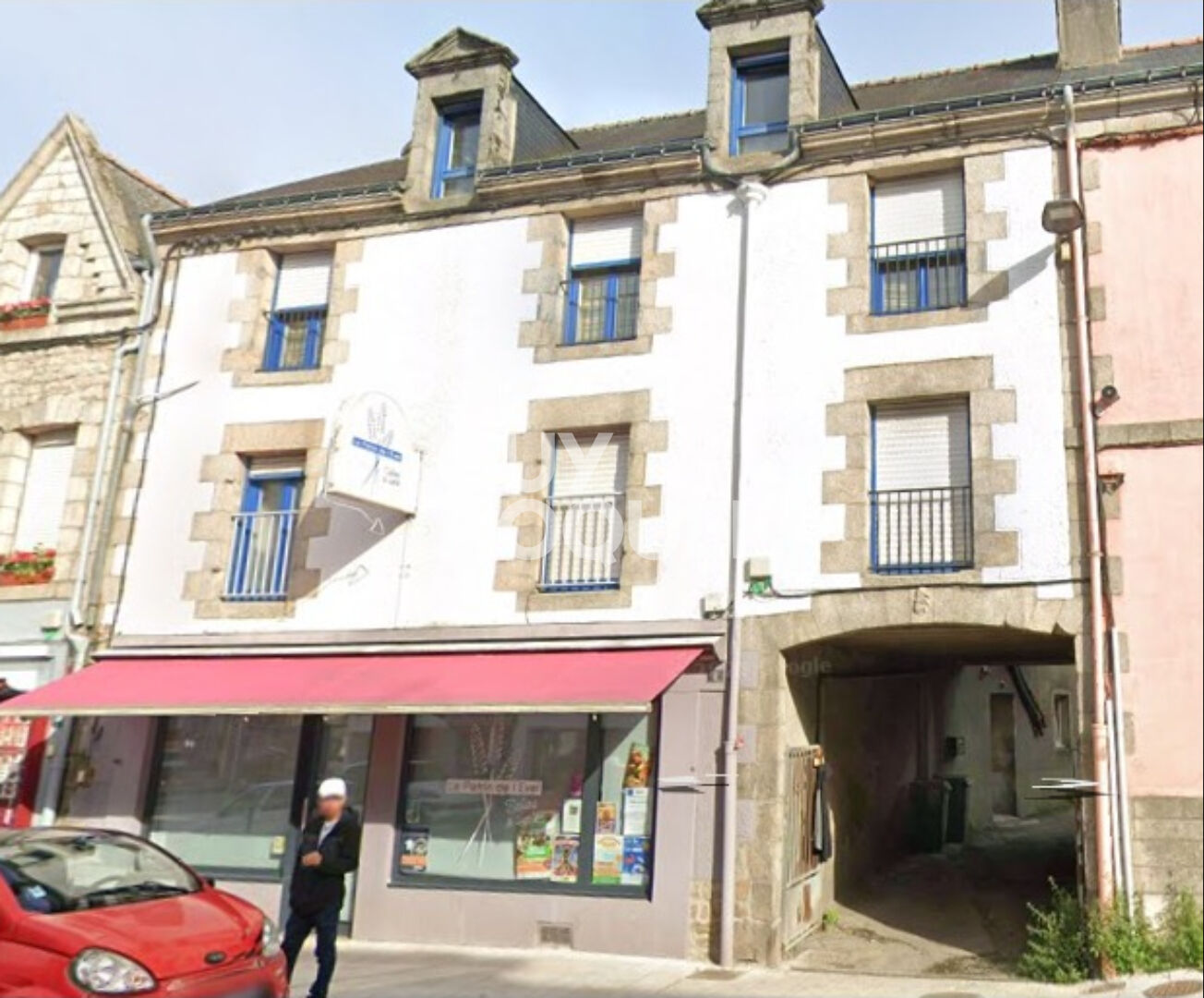 À vendre Local commercial  + Appartement en duplex, centre de Baud