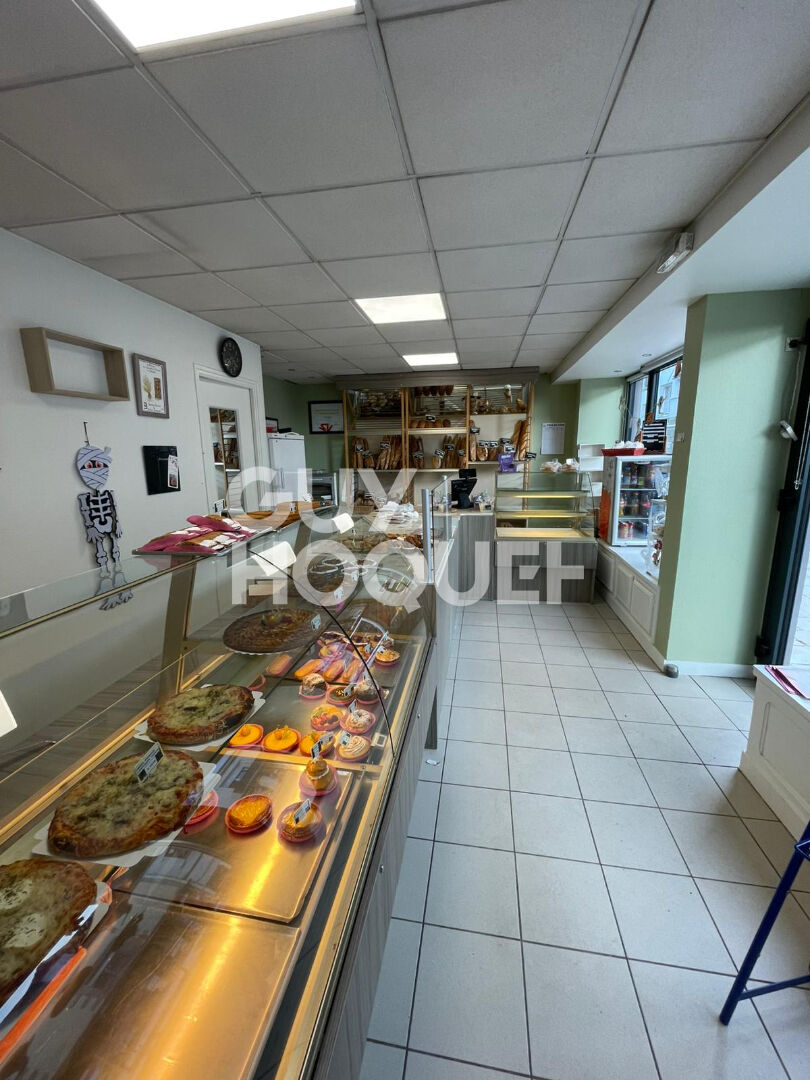 À vendre Local commercial  + Appartement en duplex, centre de Baud