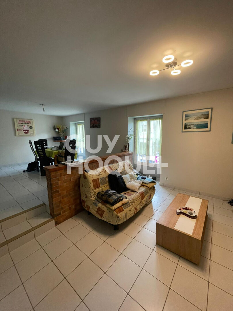 À vendre Local commercial  + Appartement en duplex, centre de Baud