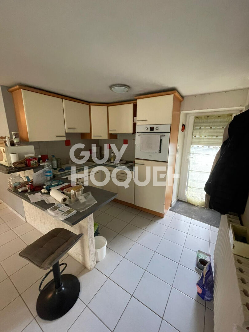 À vendre Local commercial  + Appartement en duplex, centre de Baud