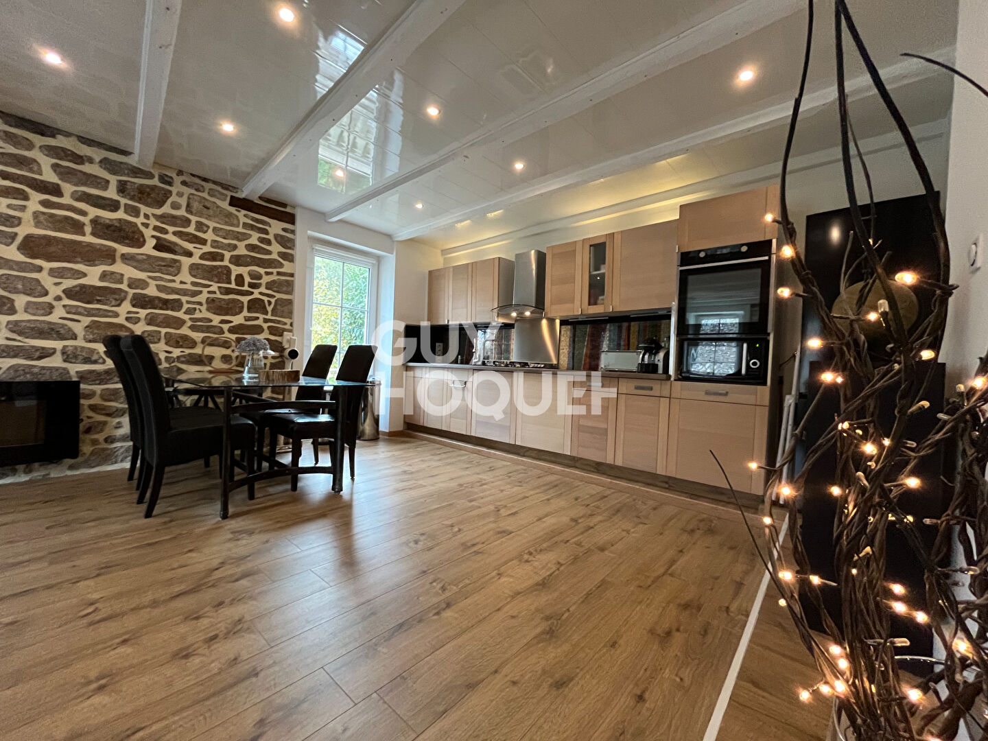 TRES BELLE LONGERE EN PIERRE AVEC 2 HABITATIONS INDEPENDANTES