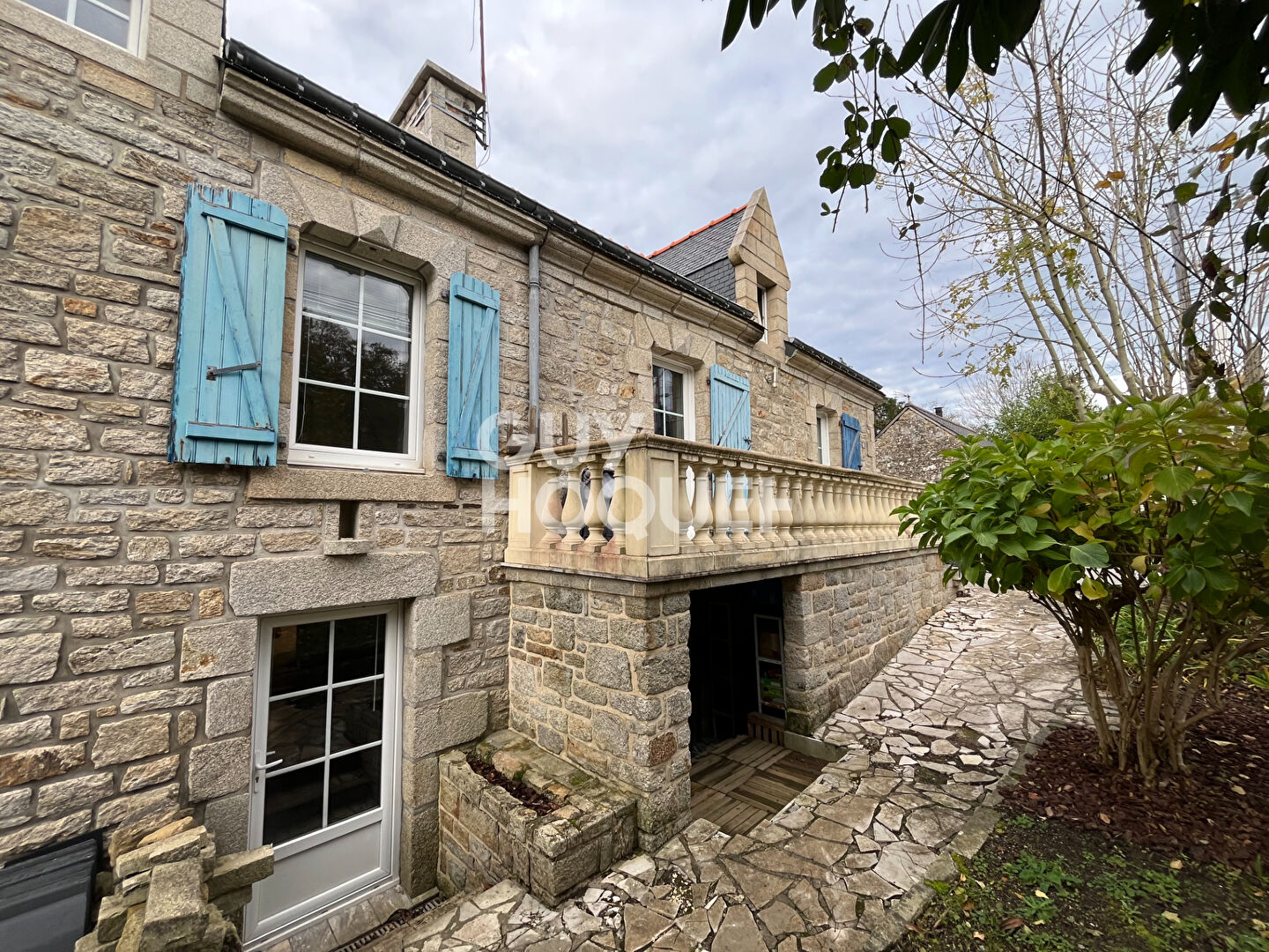 TRES BELLE LONGERE EN PIERRE AVEC 2 HABITATIONS INDEPENDANTES