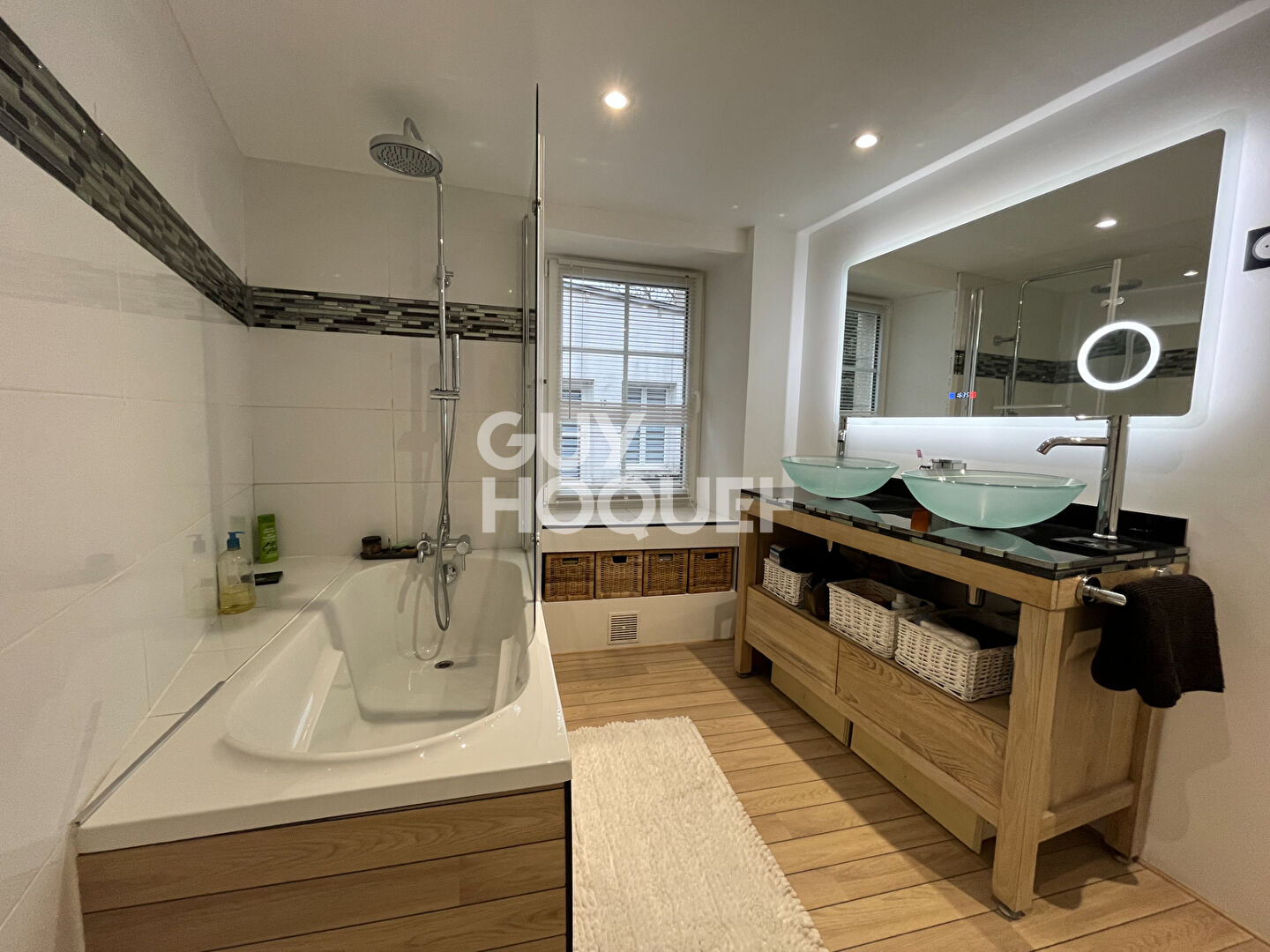 TRES BELLE LONGERE EN PIERRE AVEC 2 HABITATIONS INDEPENDANTES