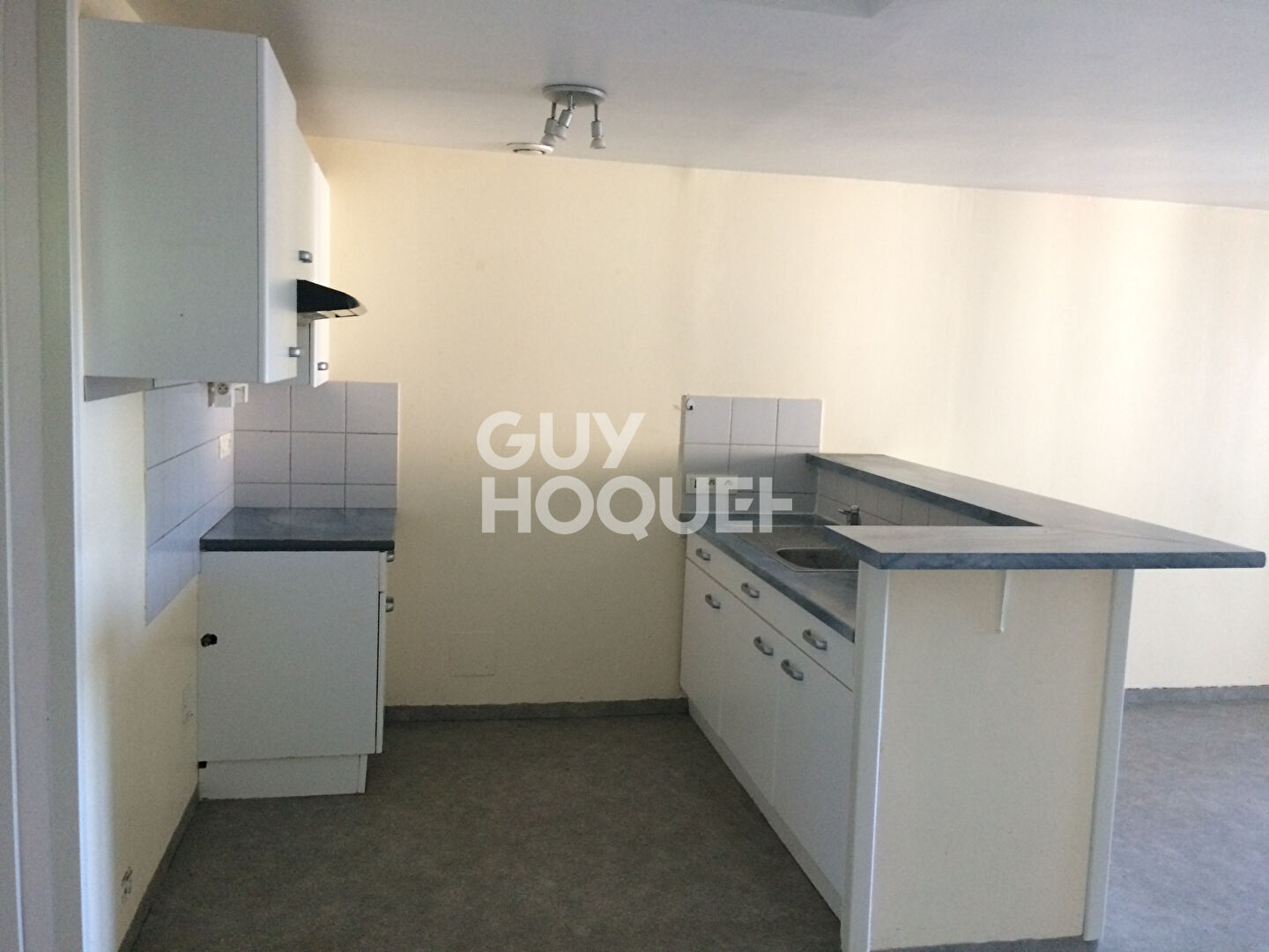 Appartement d'environ 73 m² à louer à Lizio