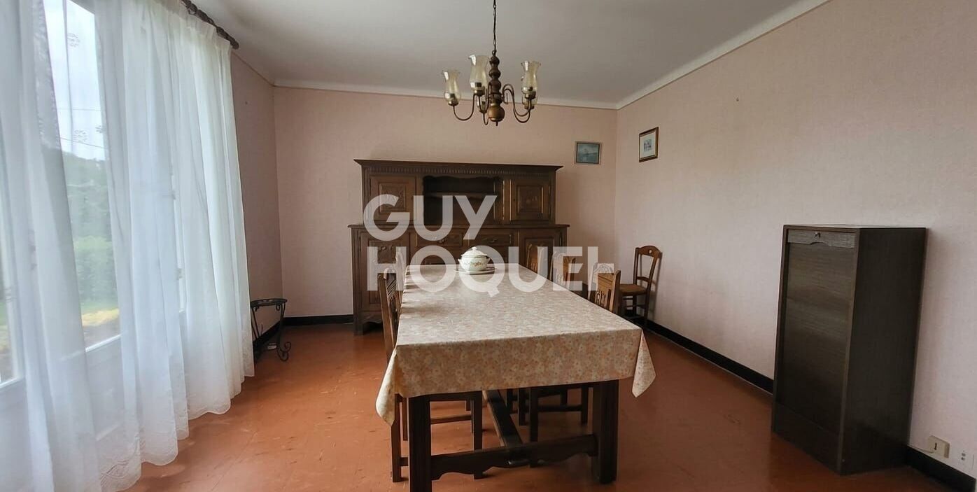 Maison à rafraîchir mais pleine de charme à Locqueltas - 227 000 