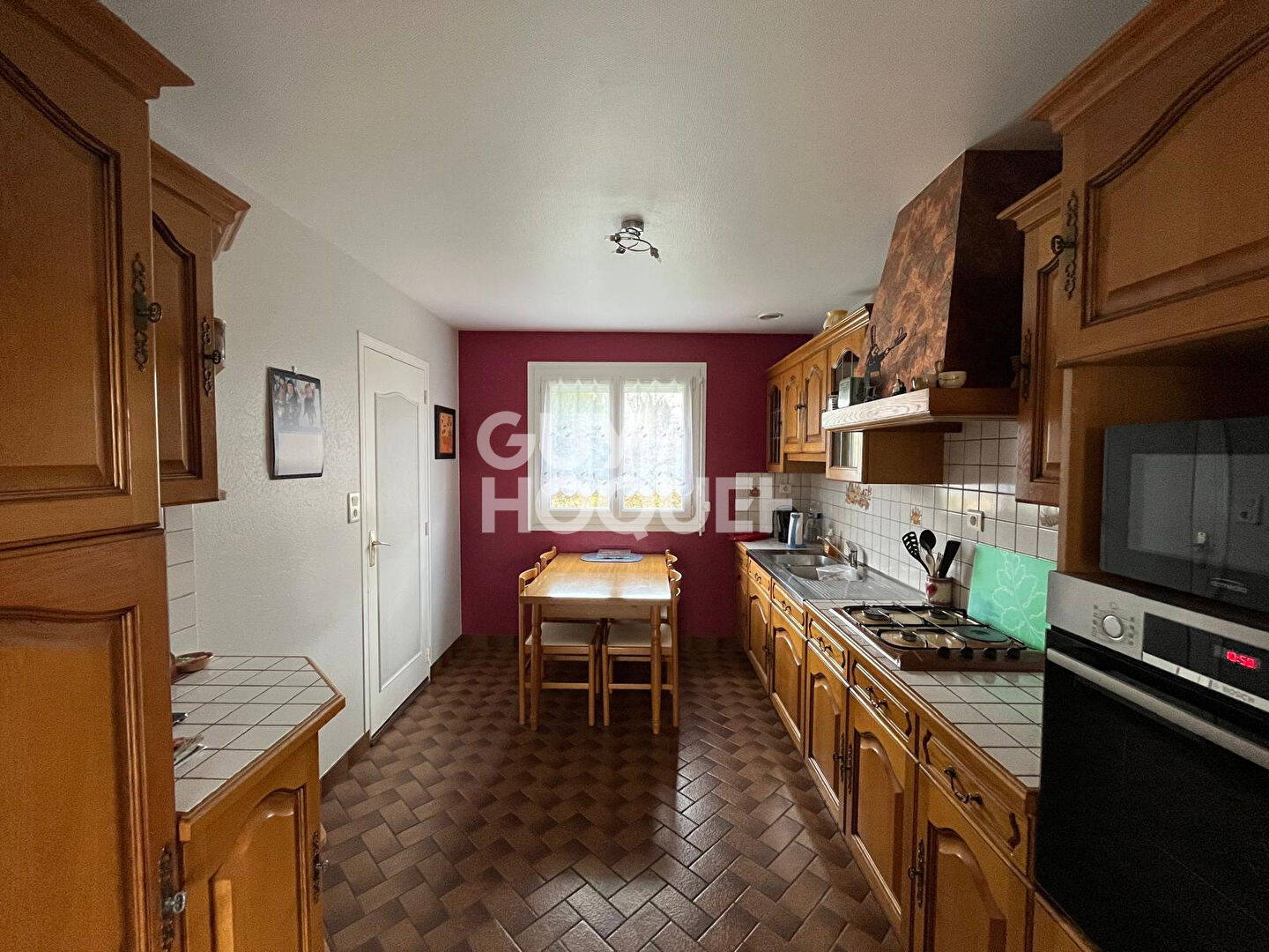 MAISON DANS LE BOURG DE SERENT