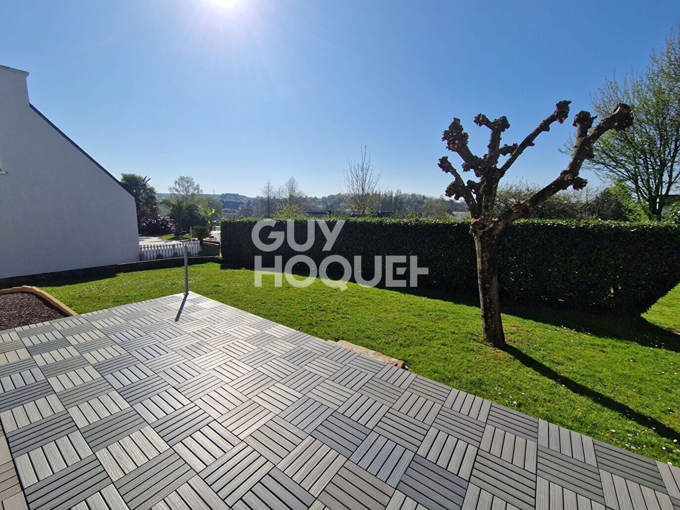 MAISON DANS LE BOURG DE SERENT