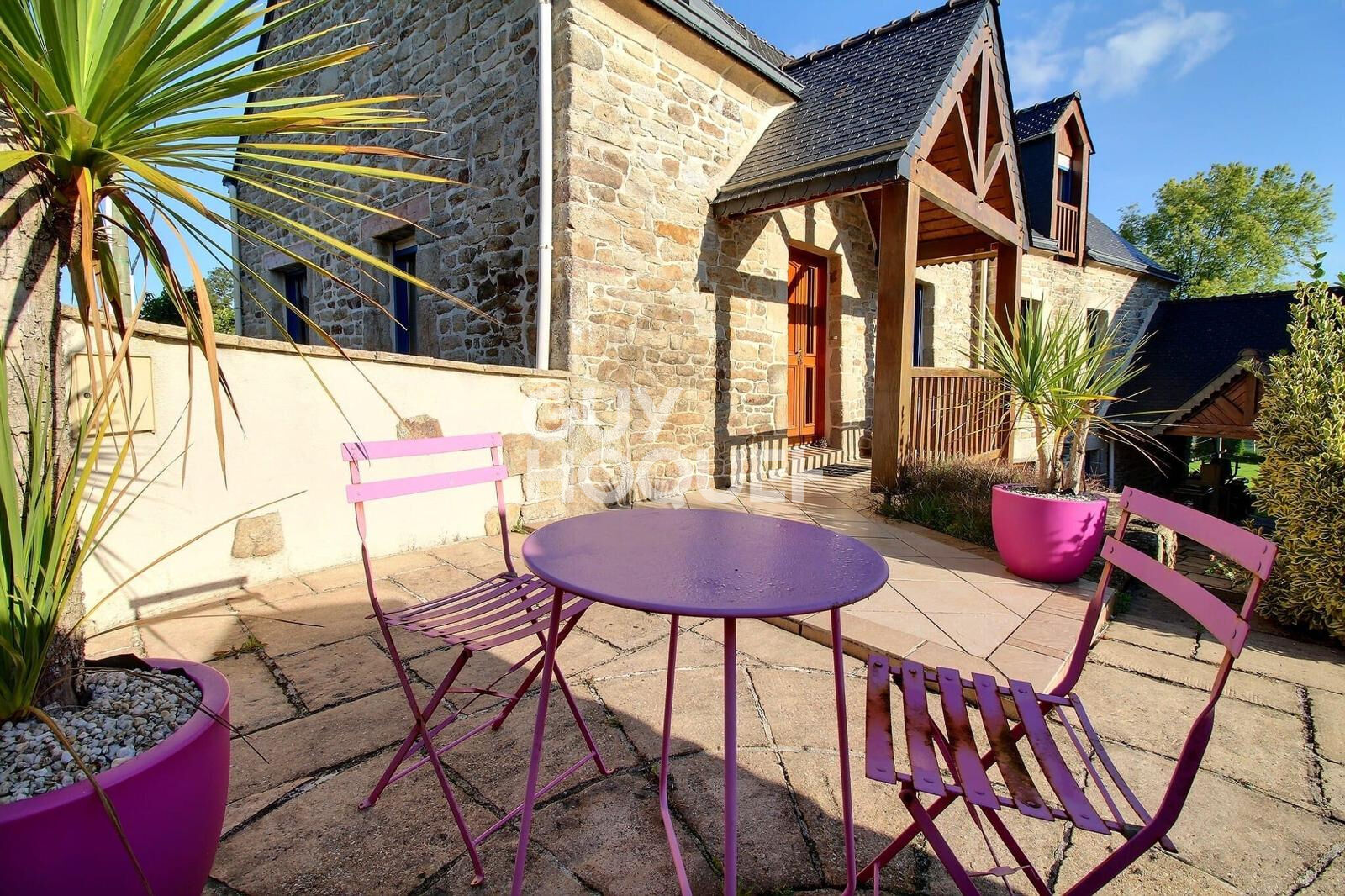 Maison d'exception à Monterblanc : havre de paix et lumière