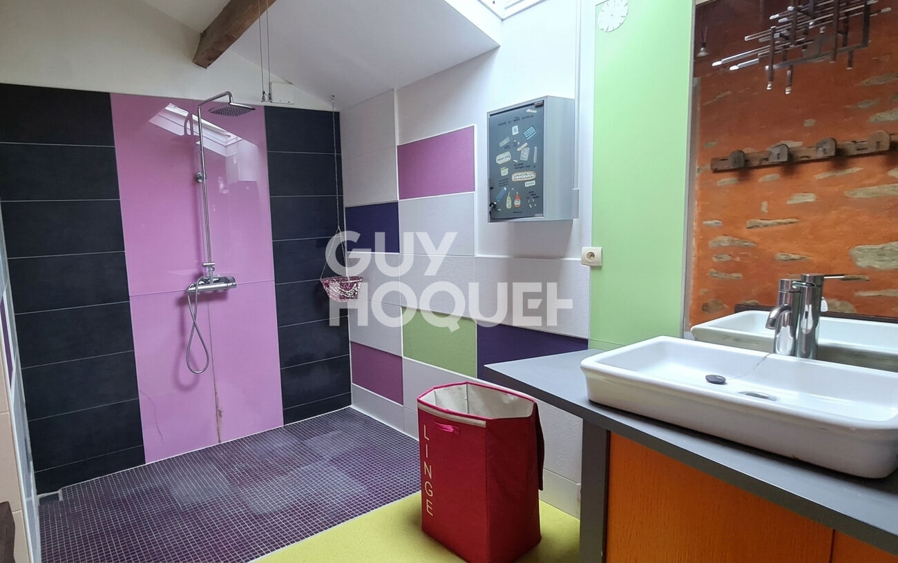 Maison rénovée 5 pièces à louer à Locqueltas