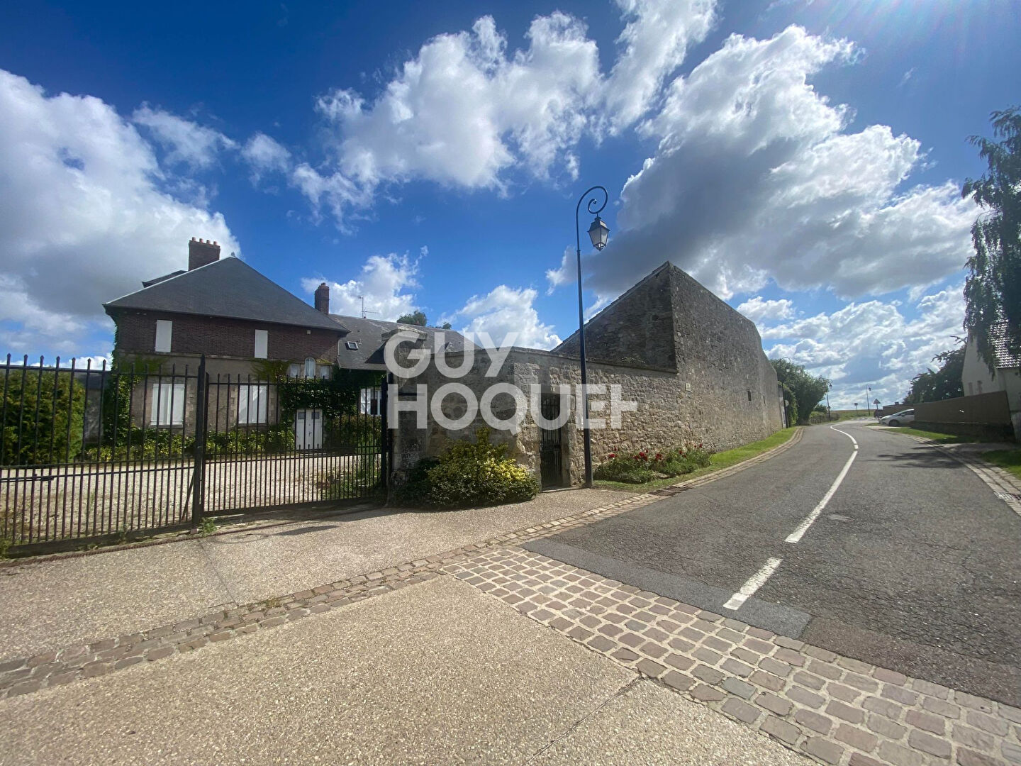 Sur 1 Ha,  Maison de campagne et Corps de ferme.
