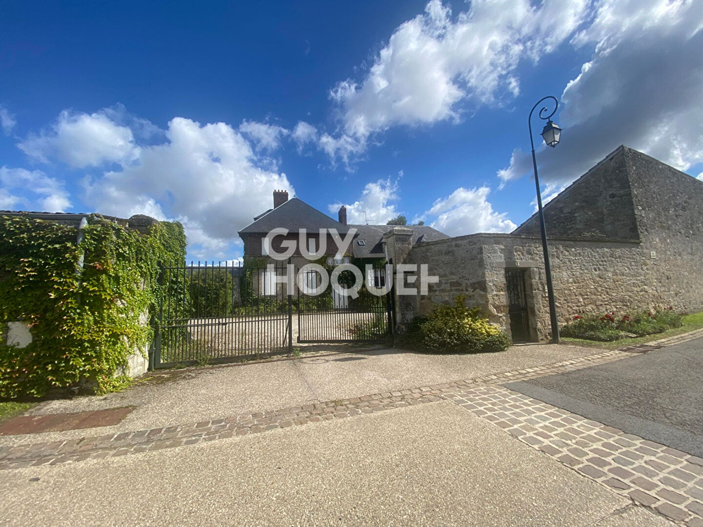 Sur 1 Ha,  Maison de campagne et Corps de ferme.