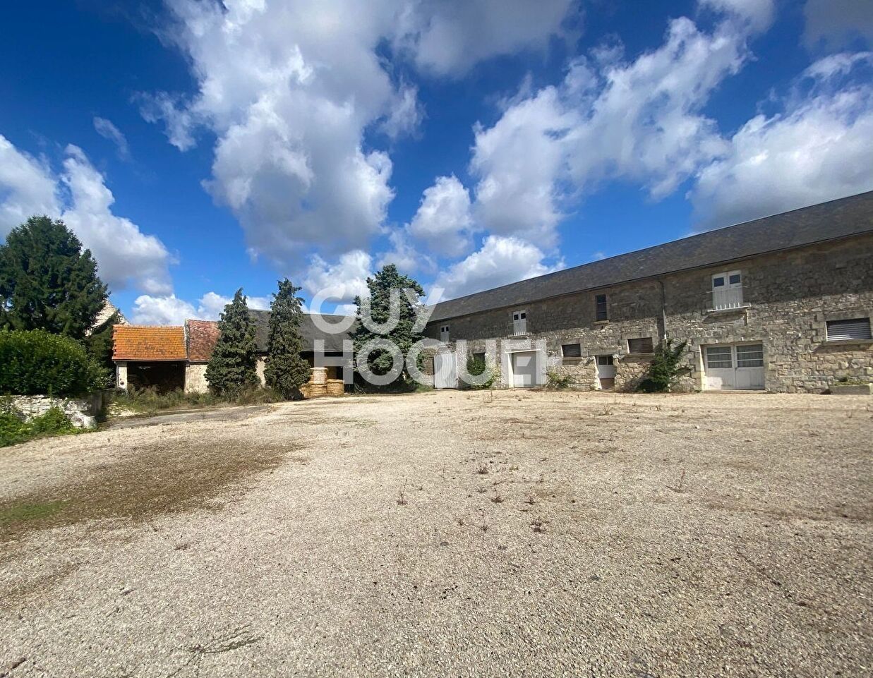 Sur 1 Ha,  Maison de campagne et Corps de ferme.