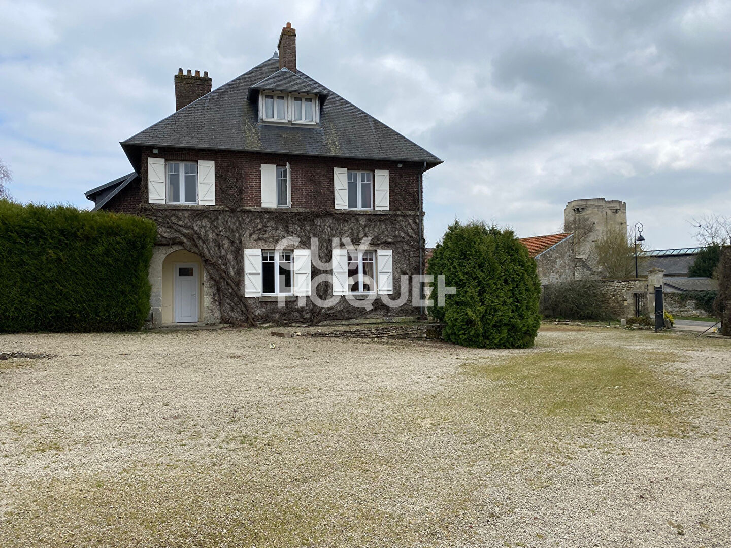 Sur 1 Ha,  Maison de campagne et Corps de ferme.