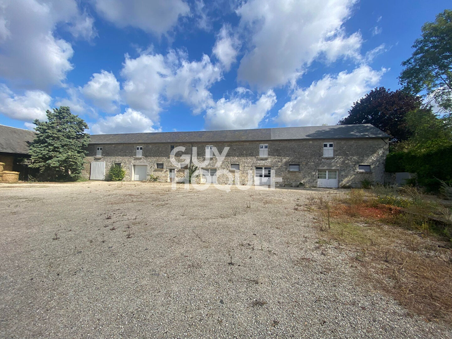 Sur 1 Ha,  Maison de campagne et Corps de ferme.