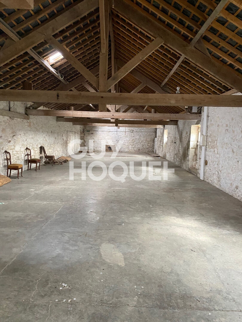 Sur 1 Ha,  Maison de campagne et Corps de ferme.